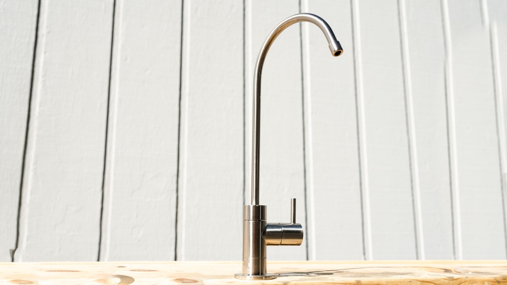 water filter - the essence has a sleek and modern faucet that can match any kitchen...