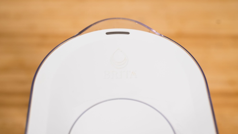 brita tahoe 10-cup pitcher with elite filter - the smartlight will help remind you to change your filter.