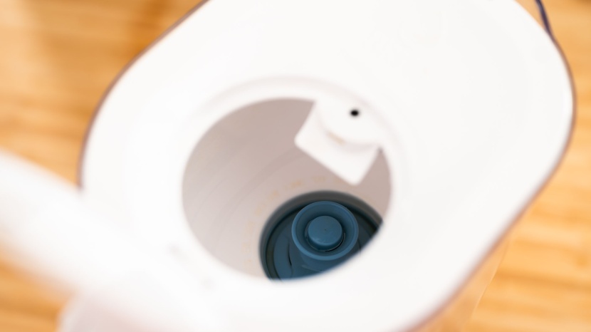 brita tahoe 10-cup pitcher with elite filter - the threaded filter is quick and easy to install.