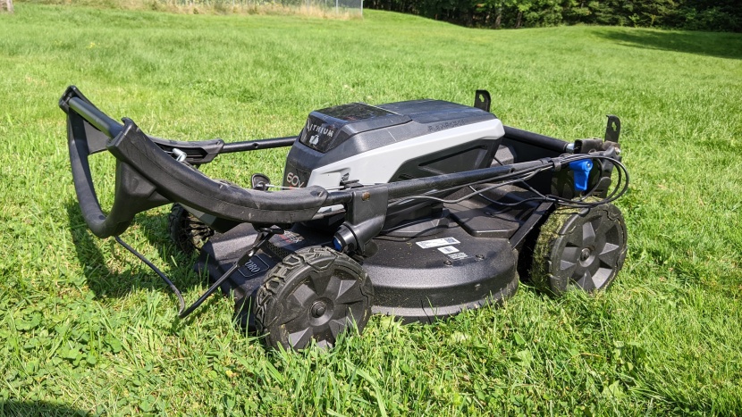 toro 60v max 21″ super recycler - as challenging as it is to change the handle's height, it's not hard...