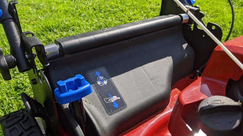 the well-labeled handle makes it easy to remember how to switch modes.