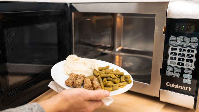 cuisinart cmw-100 - placing our full plate of leftovers in the cuisinart cmw-100 to see...