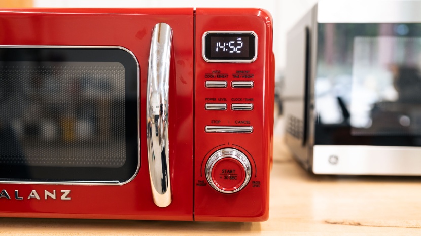 galanz retro glcmkz07rdr07 - the lower knob is used as a timer.