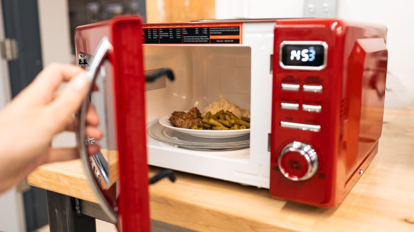 galanz retro glcmkz07rdr07 - heating up a plate of leftovers is an essential function of a...