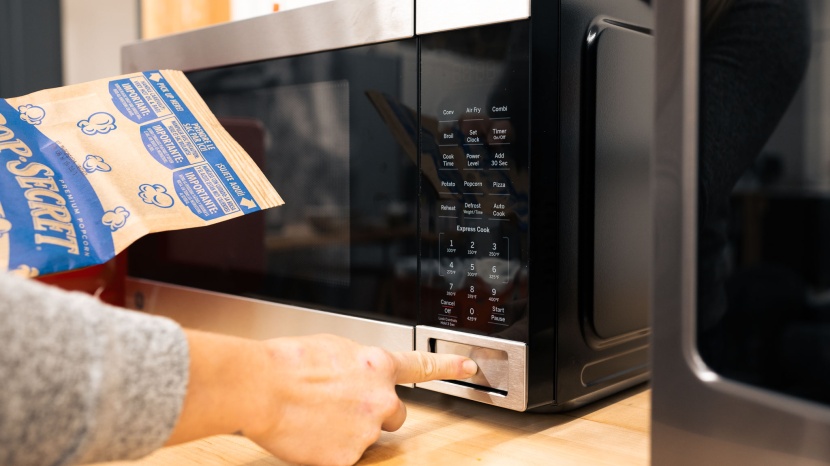 ge jes1109rrss - we popped up a nearly perfect bag of popcorn using the preprogrammed...