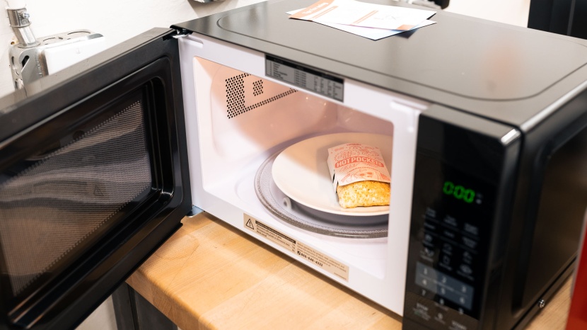 comfee em720cpl-pmb - the comfee made delicious and evenly heated hot pockets.