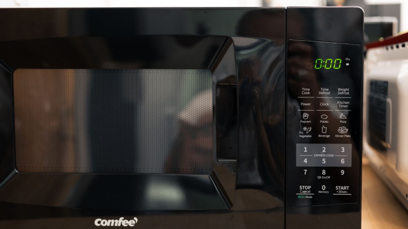 comfee em720cpl-pmb - the comfee has a simple interface that is quick and easy to use.