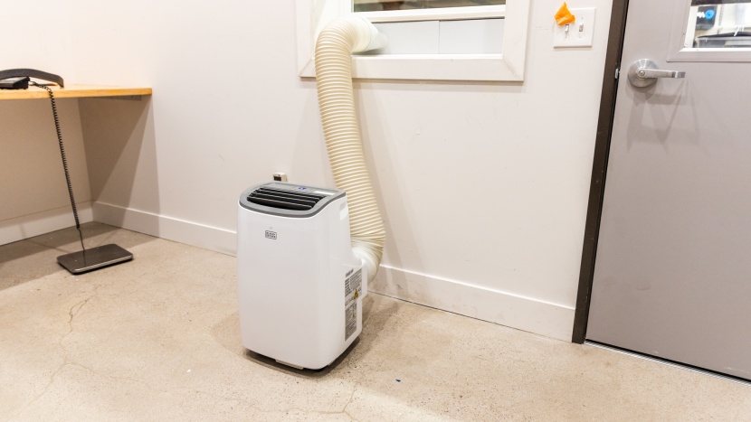 black+decker bpact08wt - the bpact08wt is hard at work, cooling down our test environment.