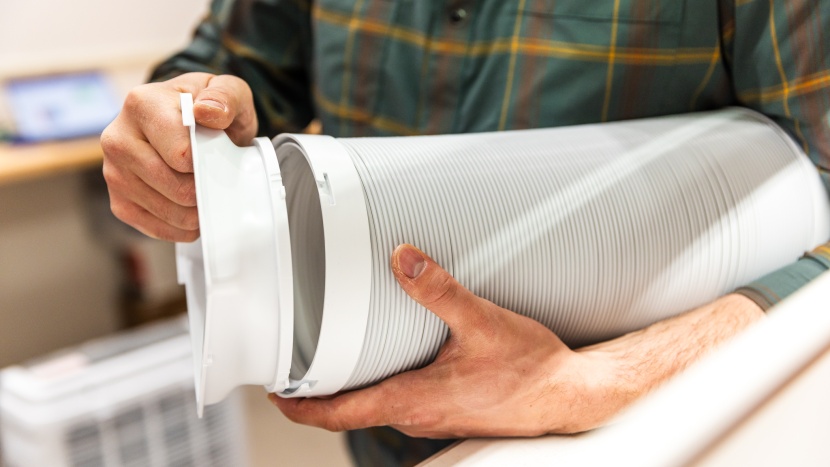 black+decker bpact14wt - we prefer the clips on this hose assembly over screws.