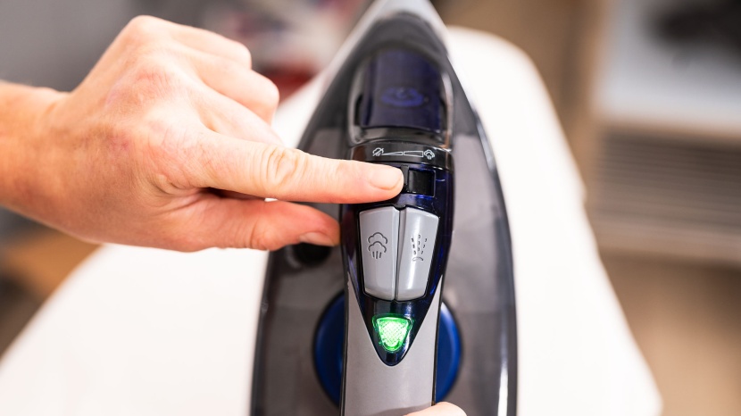 pursteam scratch resistant 1700w - settings are easy to see and set, as are steam and spray buttons.