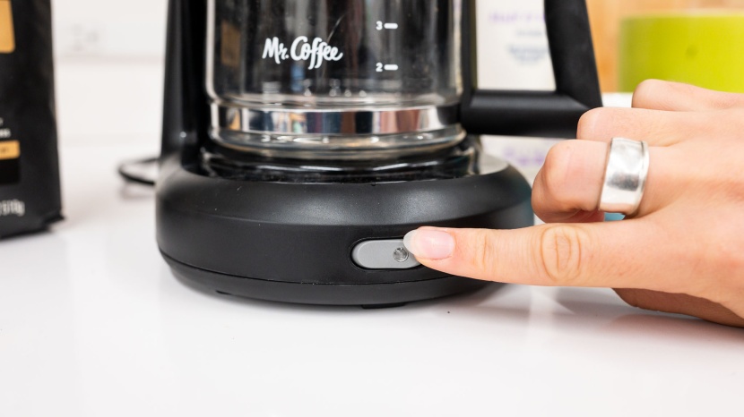 mr. coffee 5-cup mini brew - having a single switch makes this brewer easy to use, but means a...
