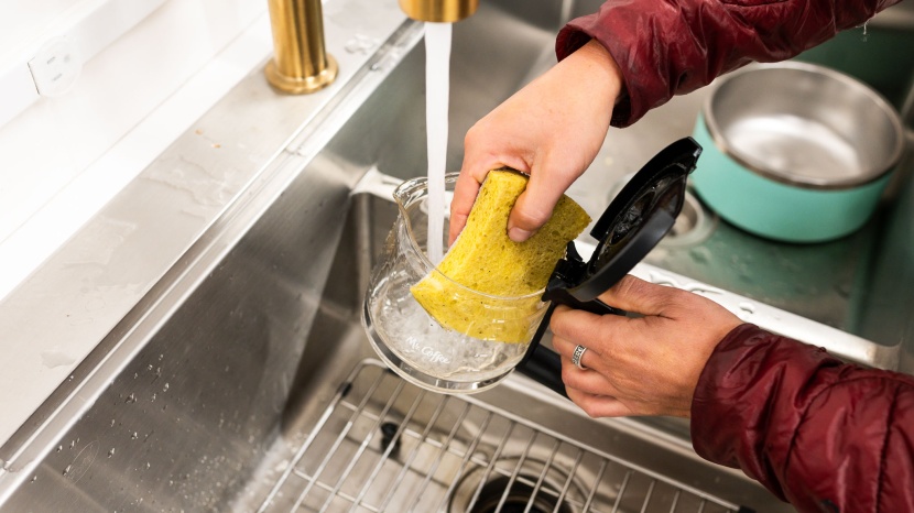 mr. coffee 5-cup mini brew - with the lid up, it's easy to give the pot a quick scrub. or you can...