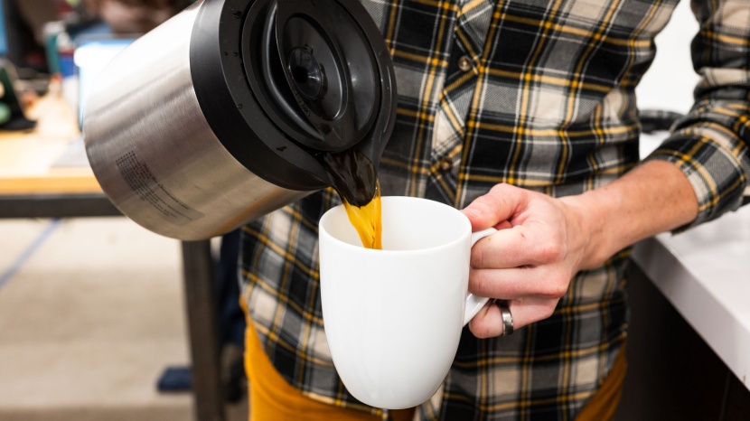 bunn velocity brew bt - the carafe poured beautifully, but we did have to turn it completely...