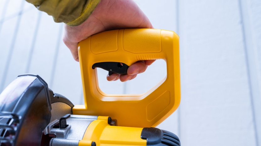 dewalt 20v max 7-1/4-inch single bevel sliding compound dcs361b - the handle is designed for both left and right-handed operations.