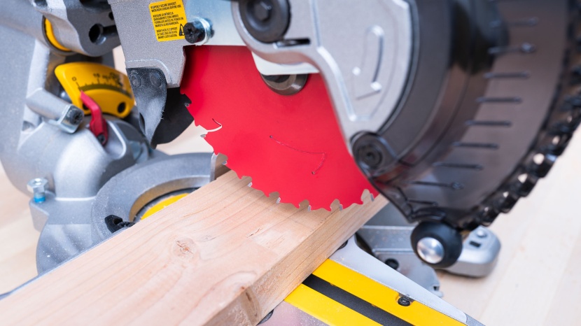 dewalt 20v max 7-1/4-inch single bevel sliding compound dcs361b - the saw uses an led shadow line to help mark the cut.