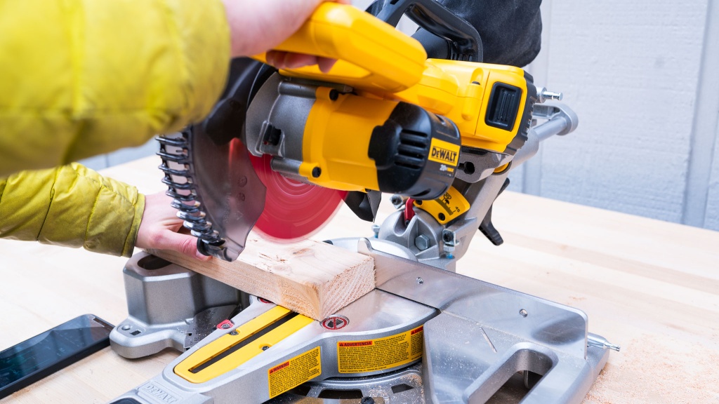 Dewalt 20v sliding discount compound miter saw