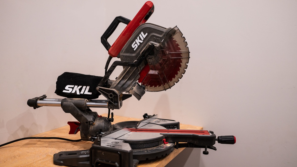 Skil 10 sliding miter outlet saw