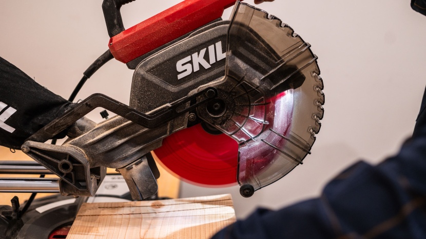 skil 10-inch dual-bevel sliding compound ms6305-00 - this saw is designed to handle the most commonly used sizes of lumber.