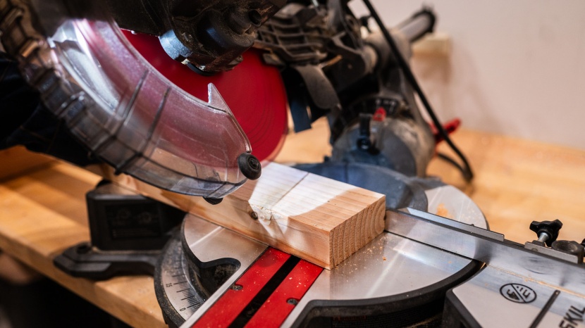 skil 10-inch dual-bevel sliding compound ms6305-00 - we observed no power issues or limitations with this saw.