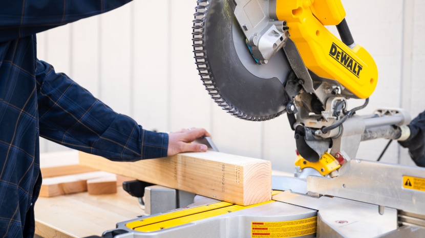 dewalt 12-inch double-bevel sliding compound dws780 - this model effectively made cross-cuts through a 4x4 and achieved...