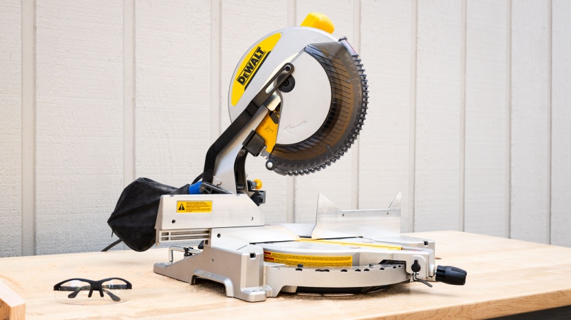 dewalt 12-inch single bevel compound dws715 - the non-sliding design of this product allows it to be placed closer...