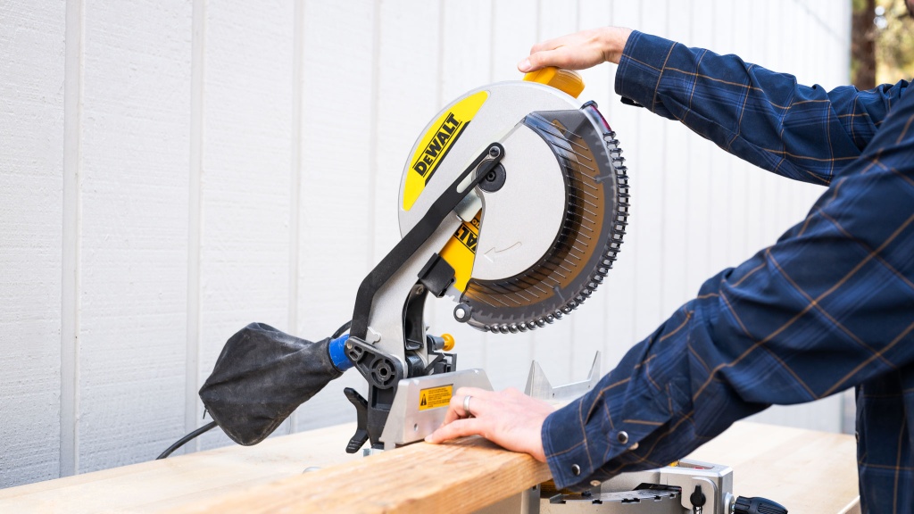 Repetitive cuts miter deals saw