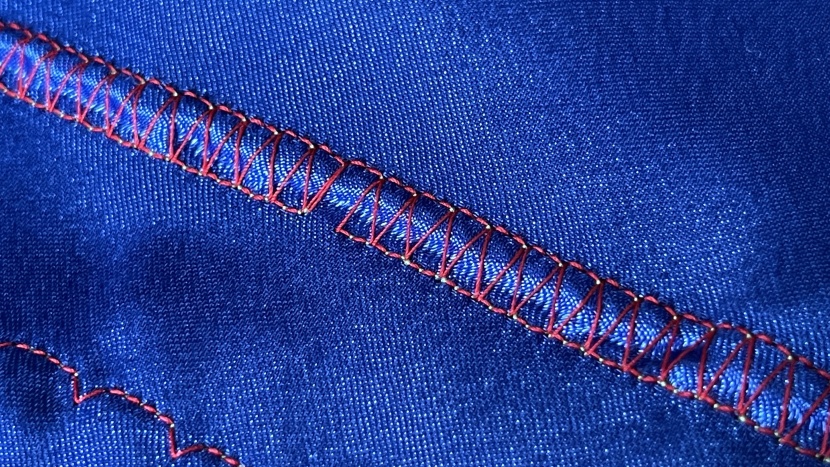 fabric pulling and a dropped stitch in our triangle seam tests.