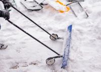 snow shovel