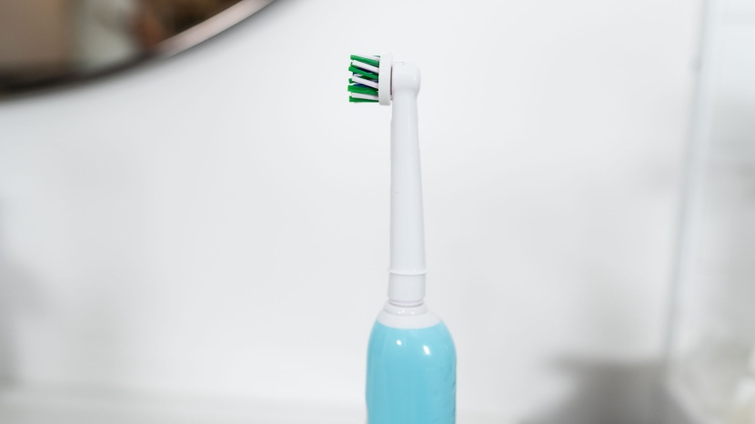 oral-b pro 1000 - rather than just vibrating, the oral-b pro 1000&#039;s brush head...