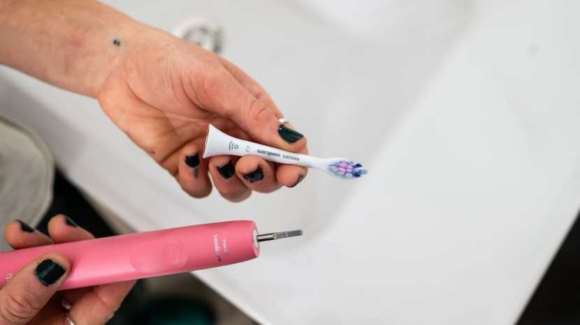 philips sonicare 4100 - don&#039;t love the smaller brush head? change it out.