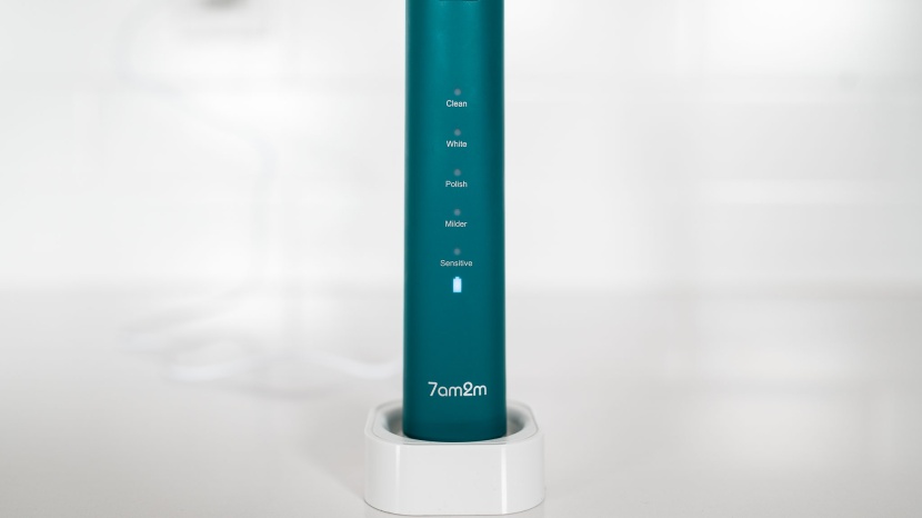 7am2m sonic - the small battery icon on the 7am2m indicates the charge.