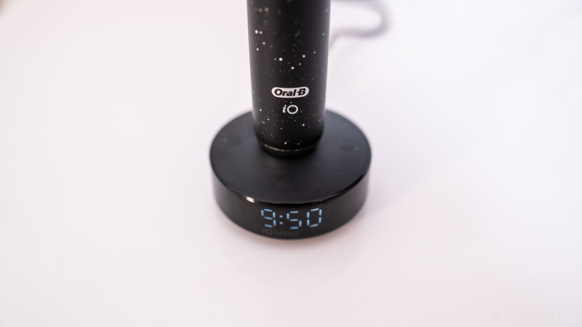 oral-b io series 10 - this smart charter comes with a built-in timer.