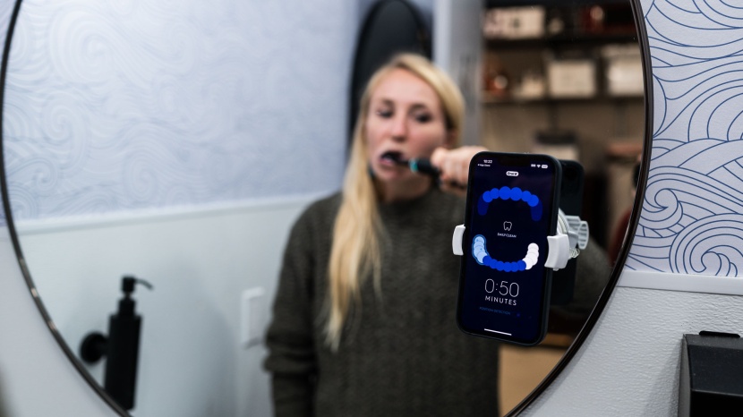 oral-b genius pro 8000 - the oral-b genius pro 8000 connects to a mobile app that can help...