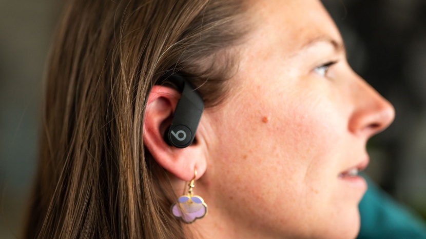 beats by dre powerbeats pro - by swapping the powerbeats pro ear tips, you can change the inner...