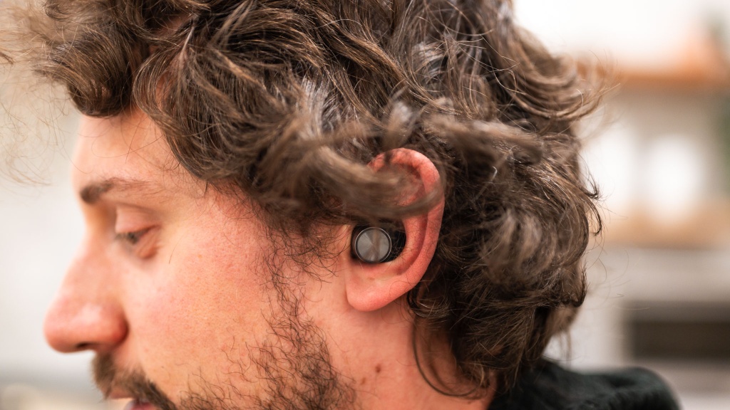 bowers &amp; wilkins pi7 s2 - the bass-forward mix provides an immersive and punchy sound.