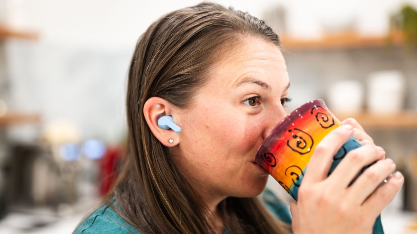 jbl vibe beam - you can clearly see here that the jbl stems stick out away from the...