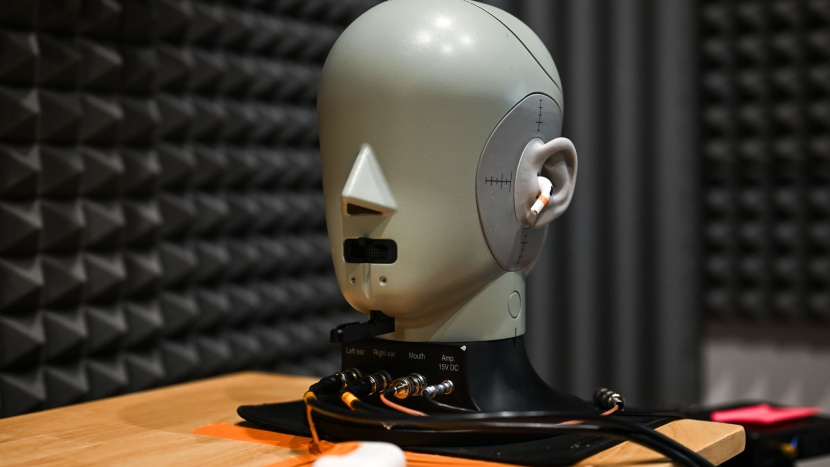 apple airpods pro 2 - darwin&#039;s perfectly objective ears help us analyse the frequency mix...