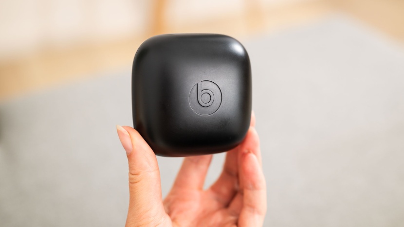 beats by dre powerbeats pro - though the powerbeats pro case is cumbersome, a 5-minute quick...