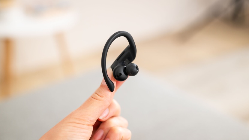 beats by dre powerbeats pro - the powerbeats pro provides various ear tips to help dial in the...