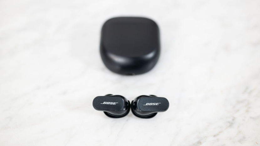 the bose quietcomfort ii are fairly large but offer impressive call...