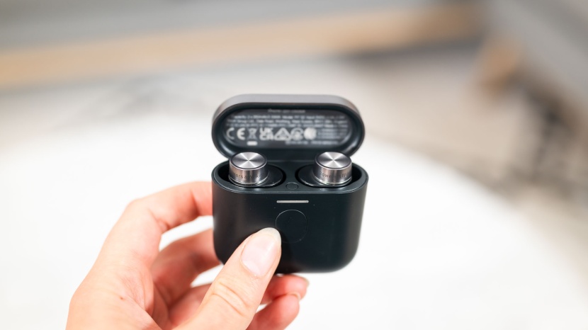 bowers &amp; wilkins pi7 s2 - little things like where the warning and certification labels are...