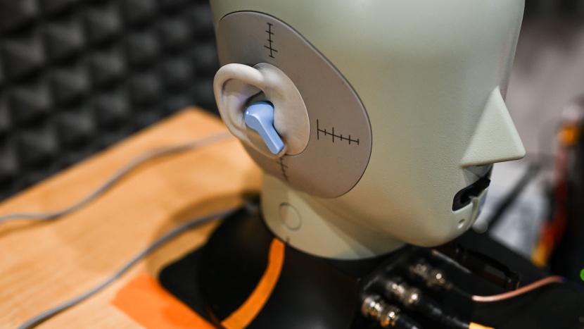 jbl vibe beam - the jbl vibe beam in our bruel and kjaer 5128-b head testing rig.