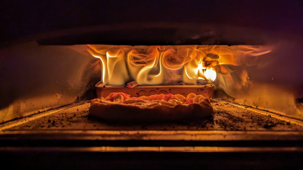 Ooni Karu 12G Multi-Fuel Pizza Oven