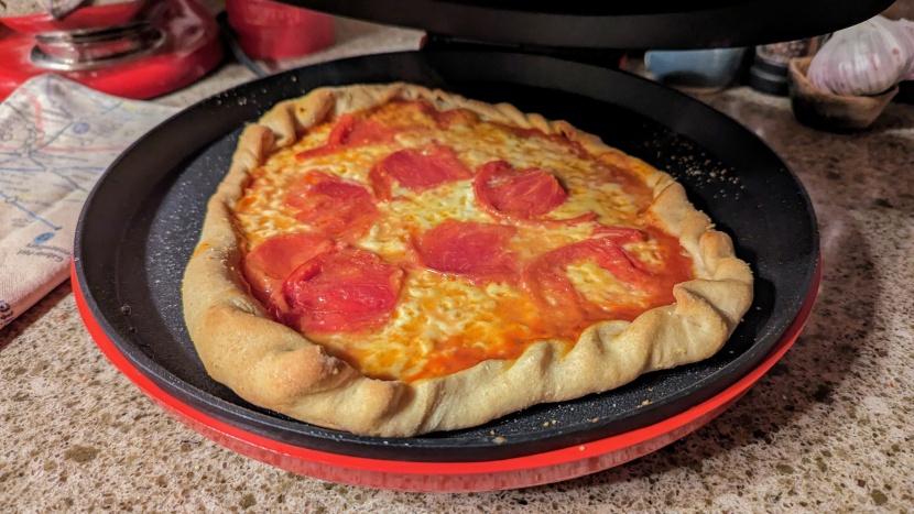 pizza oven - the betty crocker coutertop pizza cooker is incredibly easy to use...