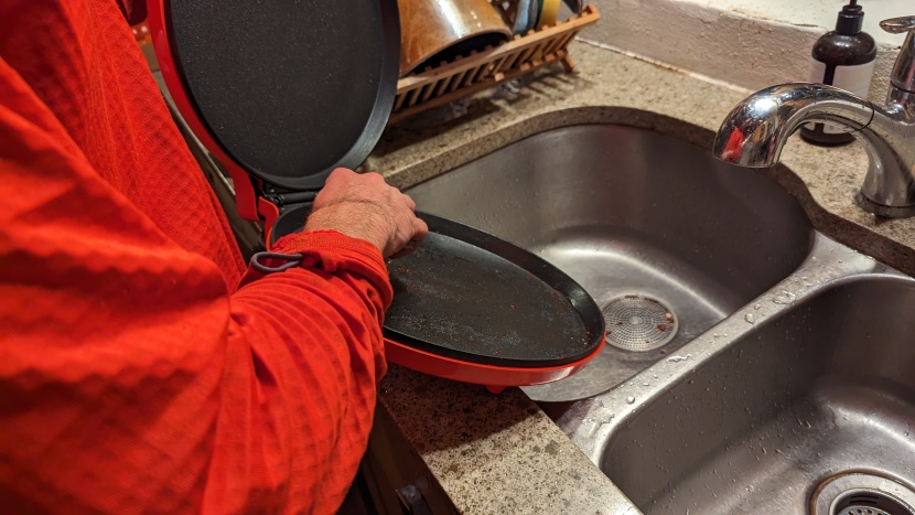 betty crocker countertop - scrubbing a pan clean while avoiding water is an awkward assignment.