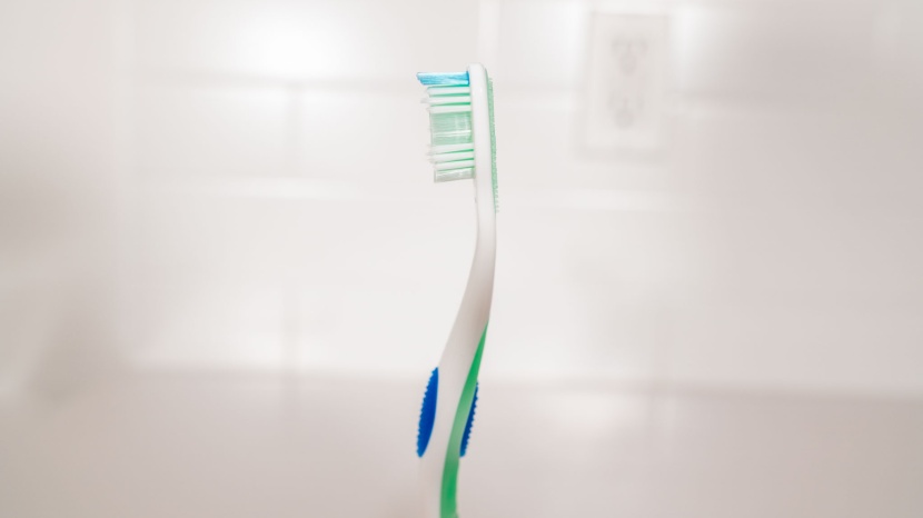 colgate 360 sensitive extra soft - the colgate has soft bristles for a comfortable brushing experience.