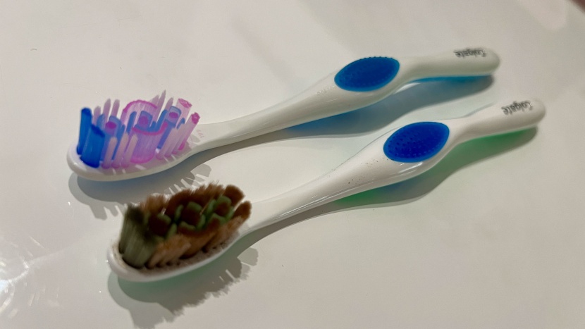 colgate 360 sensitive extra soft - the bristle pattern offers a lot of comfort and ease of brushing.