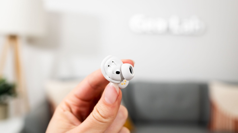 bose quietcomfort ultra earbuds - three stability bands and three ear tip sizes give you nine options...