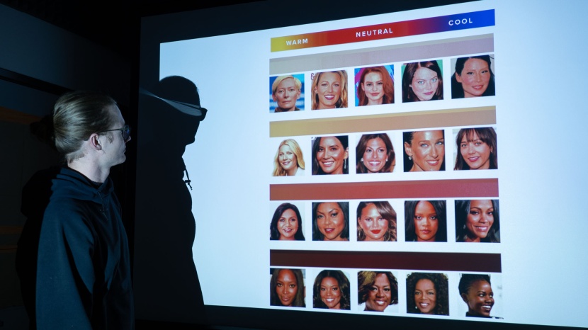 viewsonic pa503w - the pa503w casts markedly warm colors.