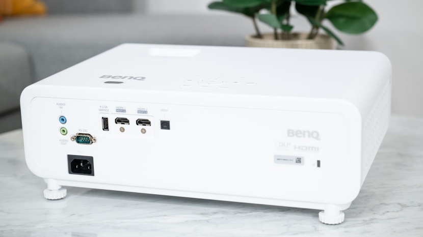 benq home cinema ht2060 - the benq 2060 has a nice selection of ports.
